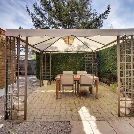 Maison L'estey Guest house